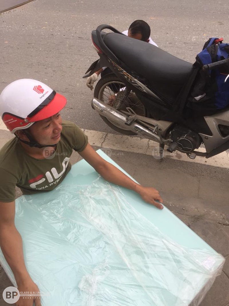 Làm kính màu ốp bếp cho anh Khoa A5110 Trần Đăng Ninh